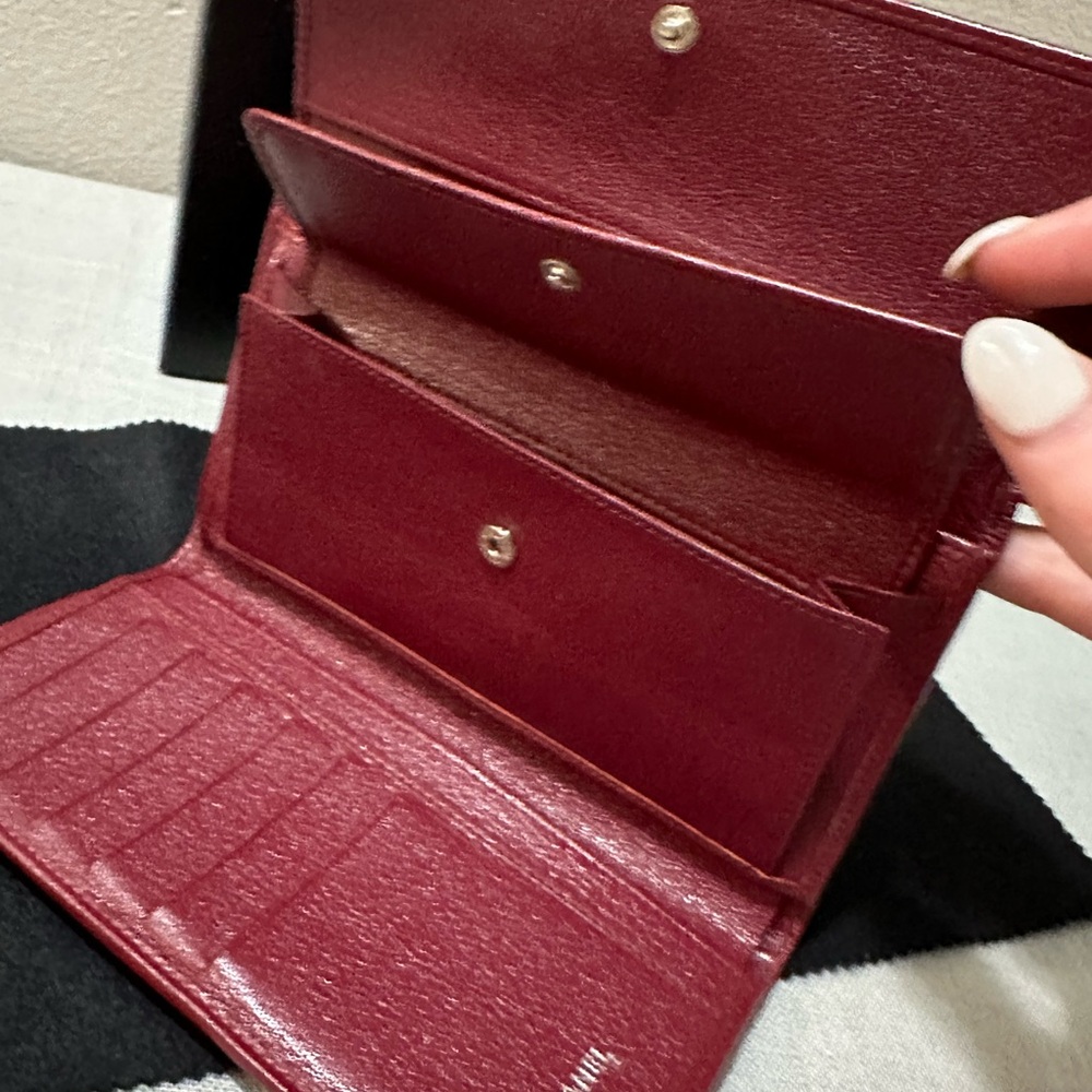 (SALE) Rare Find! CHANEL Wine Color Silver Interlocking CC Wallet - Picture 13 of 17